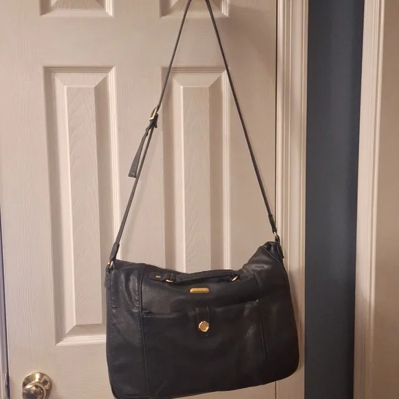 Black Leather Shoulder Bag By Capezio - Picture 16 of 16